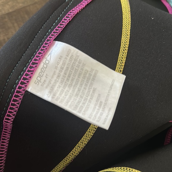 Speedo Rashguard Swim Top - Durable UV Protection - Picture 4 of 4